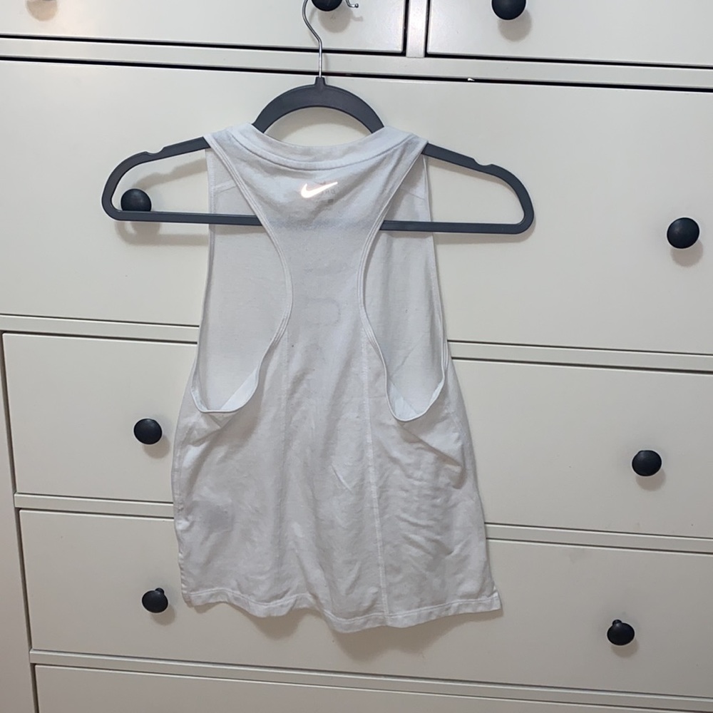 Nike Bundle: 3 Tanks, 2 Shorts - image 7